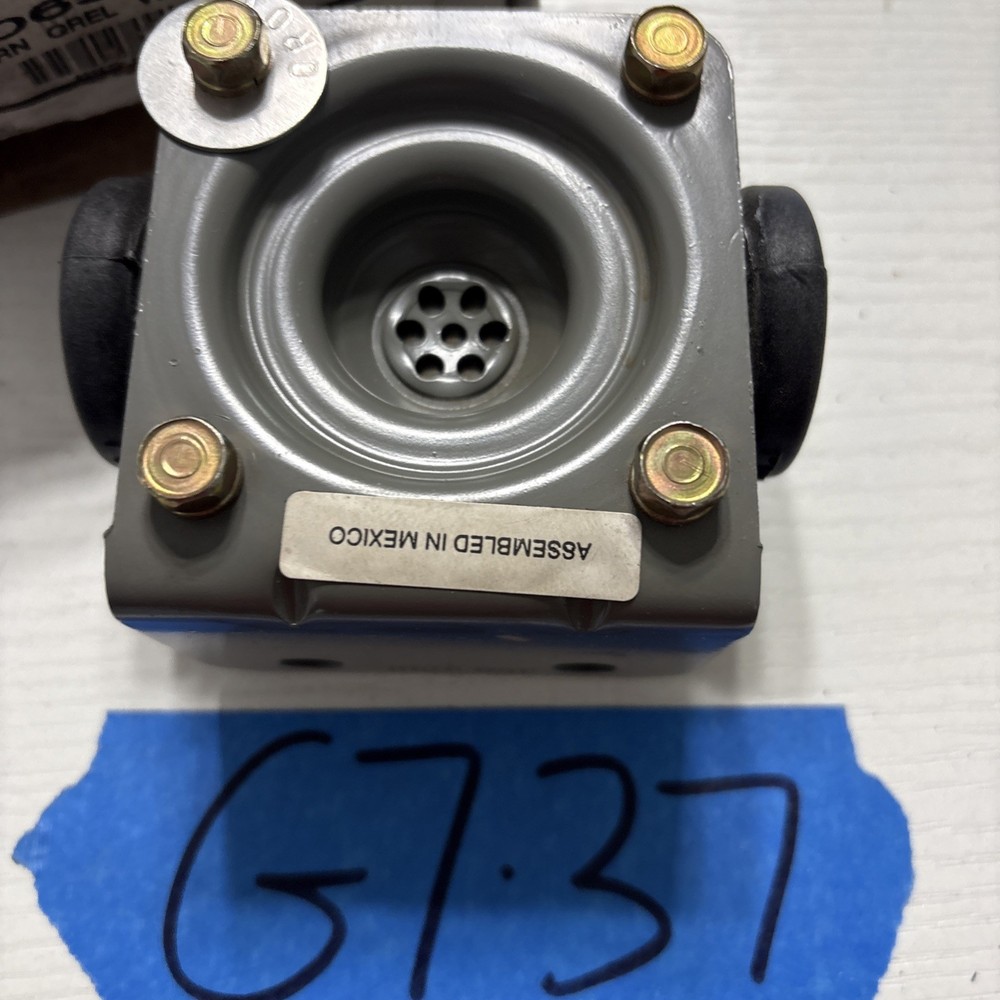 Bendix 065067 QRN-series air brake quick release valve Fits Various Models