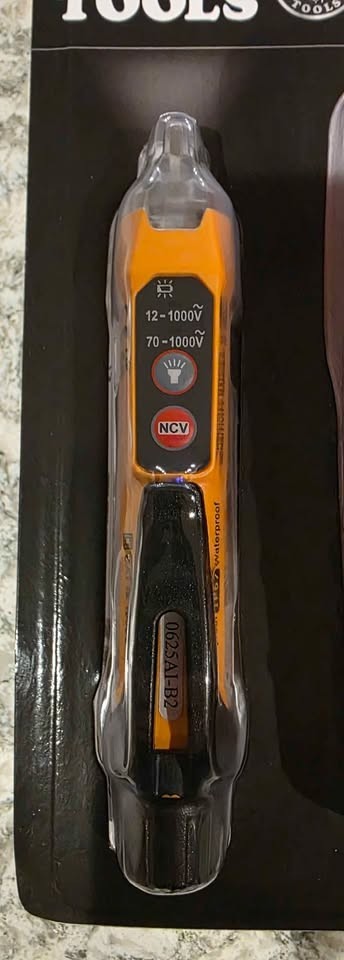 Klein Tools Digital Multimeter and Non-Contact Voltage Tester Set MM320 - 25KIT1