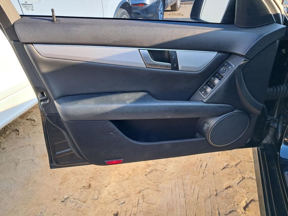 C220 2013 Glove Box 4754485