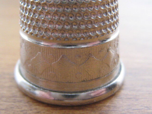 THIMBLE W/ OUTSIDE DESIGN MADE IN ENGLAND SZ 9