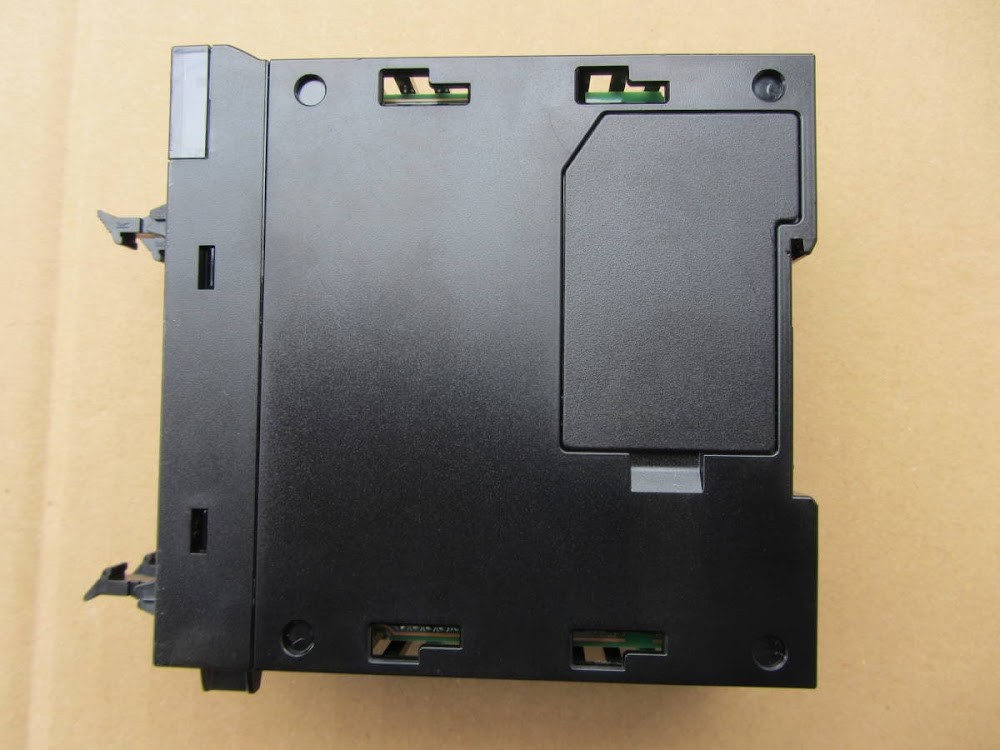 KEYENCE KV-SIR32XT USED