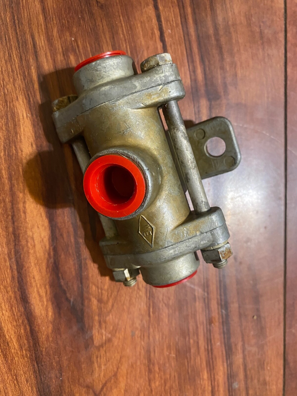 Double Check Valve Bendix 217698 Or 375870 M54 M123 Semi Tractor Air Brakes