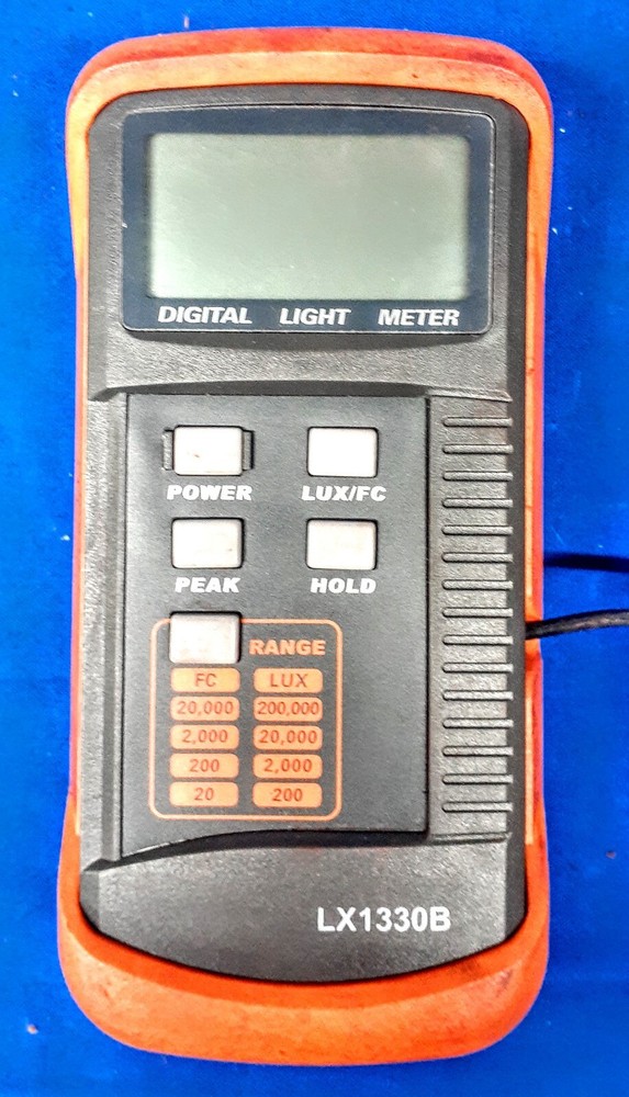 DIGITAL LUX METER W/ CASE & MANUAL LX1330B