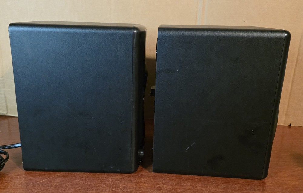 M-AUDIO AV 40 TESTED & WORKING