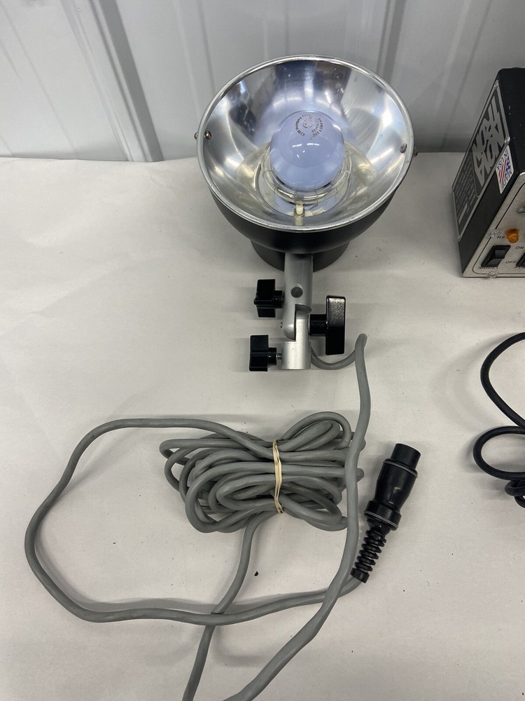NOVATRON 240 STUDIO LIGHTING EQUIPMENT Tested w/ Light