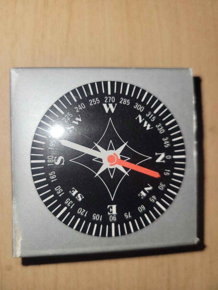 Pocket Compass Outdoors Navigation Compass with Key Ring Black