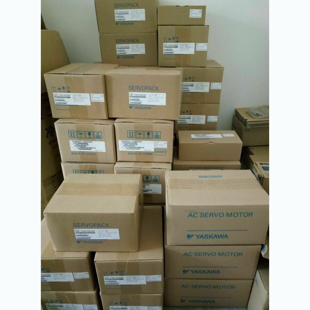 1PC Yaskawa SGDH-01BE Servo Driver SGDH01BE New In Box Expedited Shipping