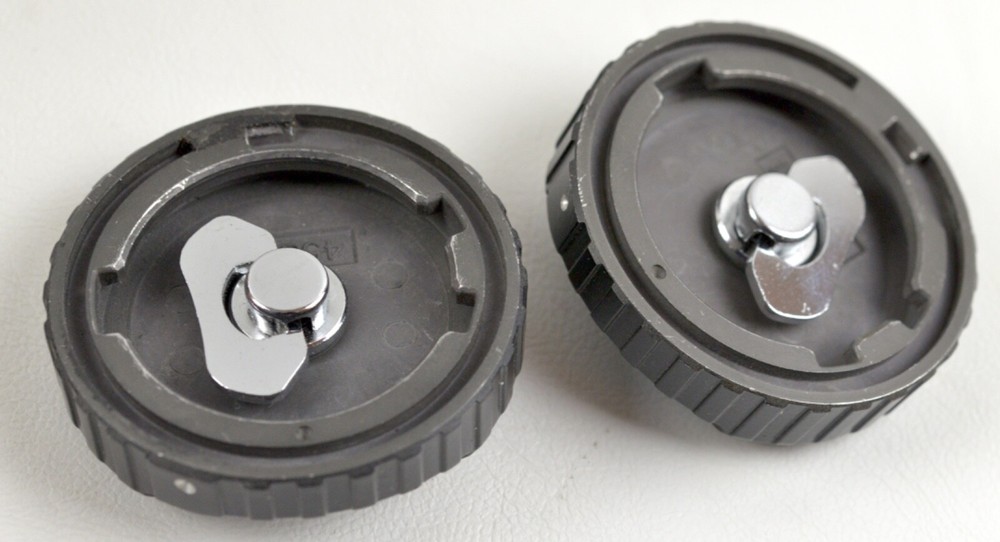 2) QUICK RELEASE PLATES 4582-1 HEAVY DUTY METAL