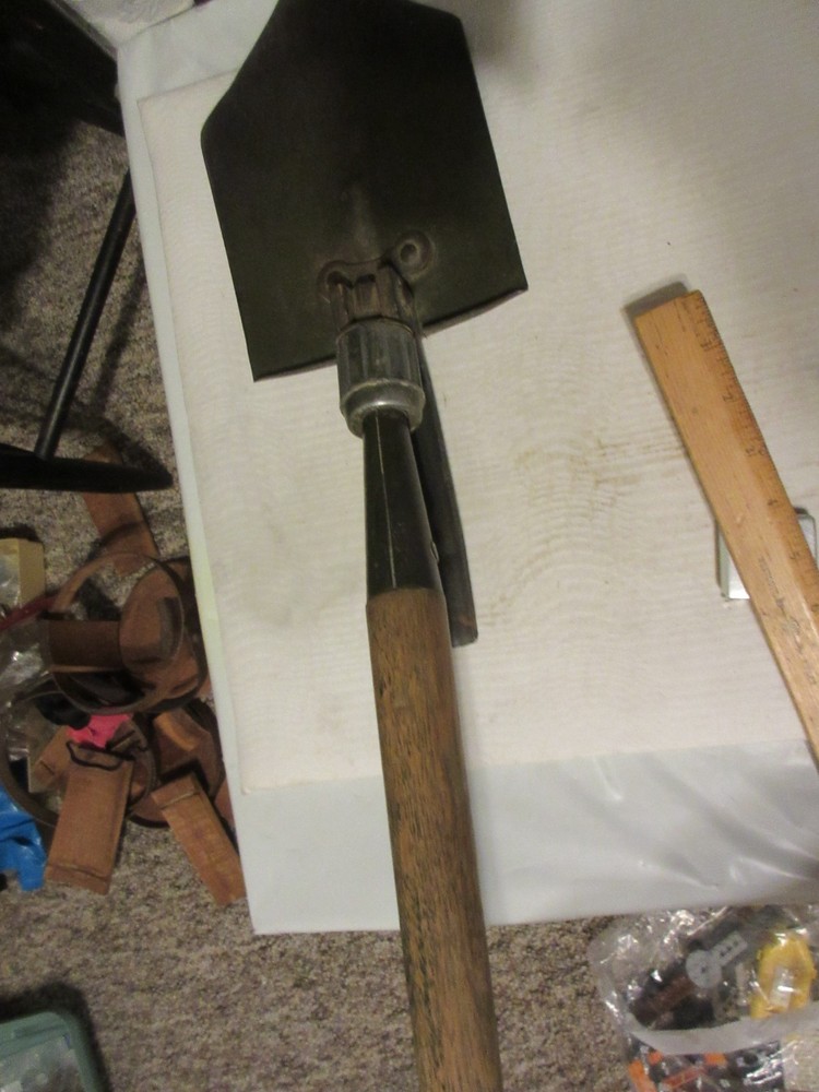WWII US ARMY M1943 COMBAT FIELD FOLDING SHOVEL-DATED 1944, WOODS