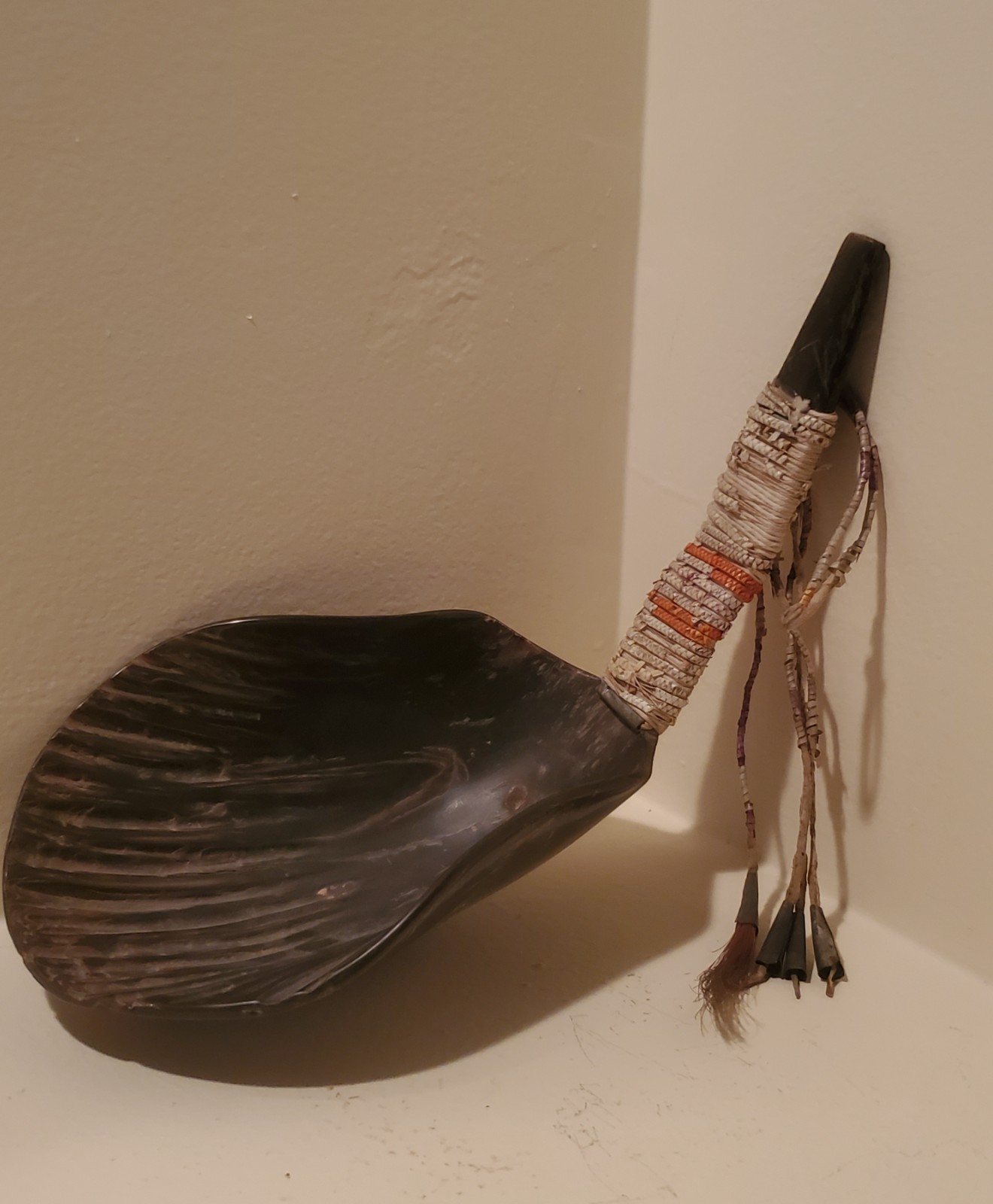 Antique OLD Native American plains Indian quilled buff horn spoon 19th c.