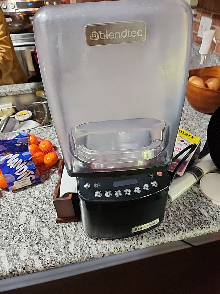 Blendtec Stealth 885 Black CQB1 Quiet Commercial Blender USB Programable
