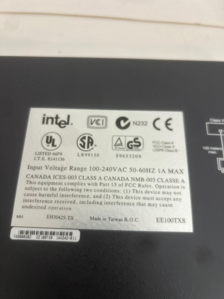 Intel Express Standalone Hub 100Base-TX Class II repeater EE100TX8 Unused
