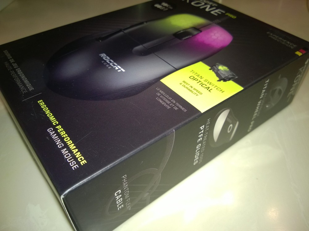 ROCCAT Kone Pro PC Gaming Mouse Lightweight Ergonomic Design Titan Switch Black