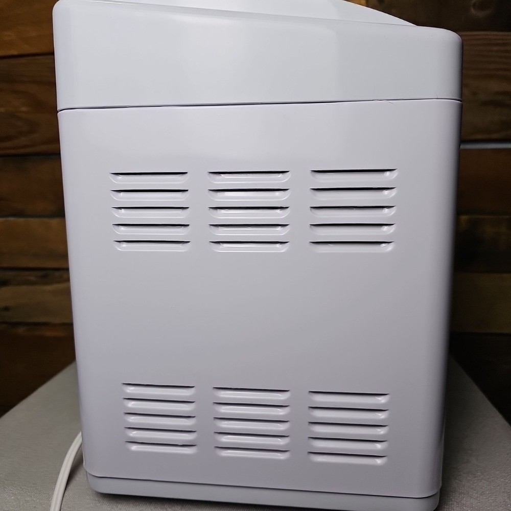 West Bend Perfect Timing Automatic Bread & Dough Maker #40126 (Open Box)