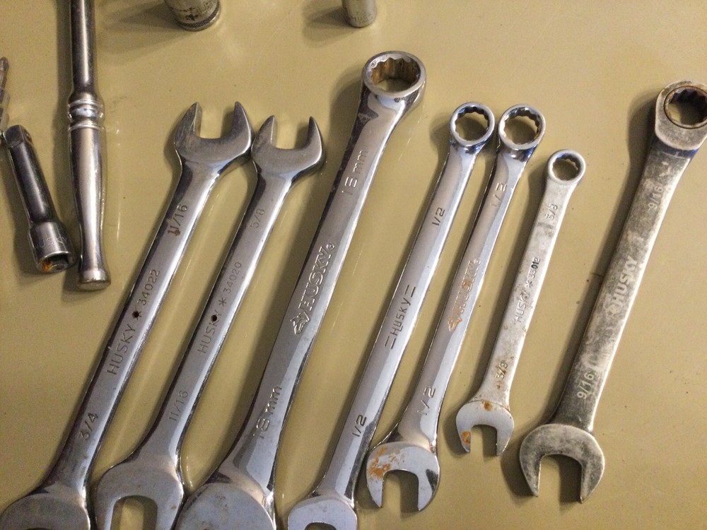 Husky Assorted Hand Tools 32 Pc. 6 , 12 Point Sockets , Ratchet , Wrenches +