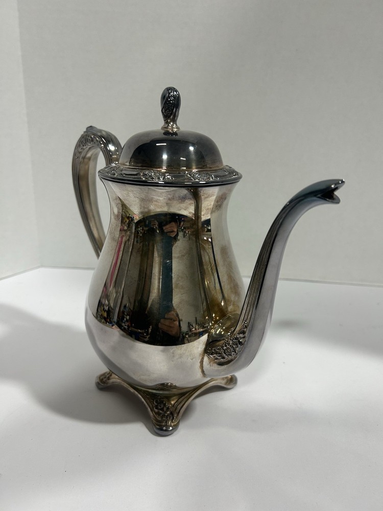 Vintage Oneida SilverSmiths Silver Plated Hinged Lid Coffee Server