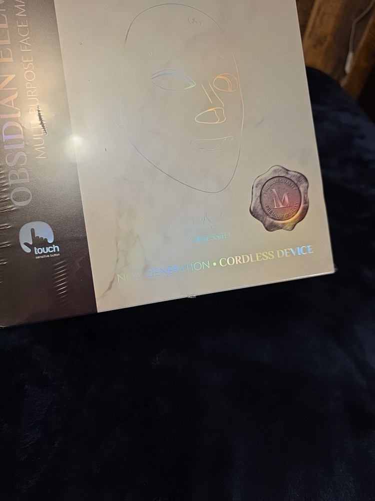 Latoua Mille - Obsidian Element LED Face Mask