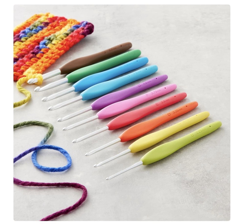 Clover 3672 Amour Crochet Hook Set, Assorted - 10 Sizes