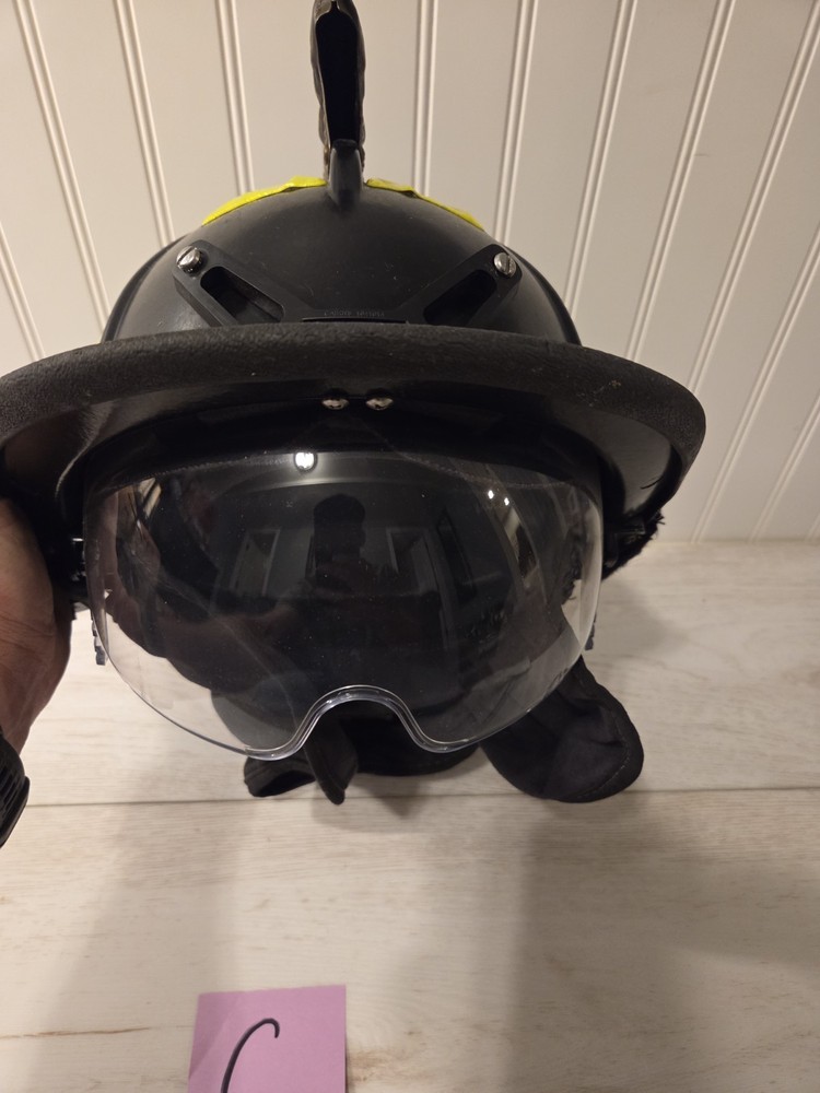 MSA Cairns Firefighter Structure Fire Helmet 1044 Black