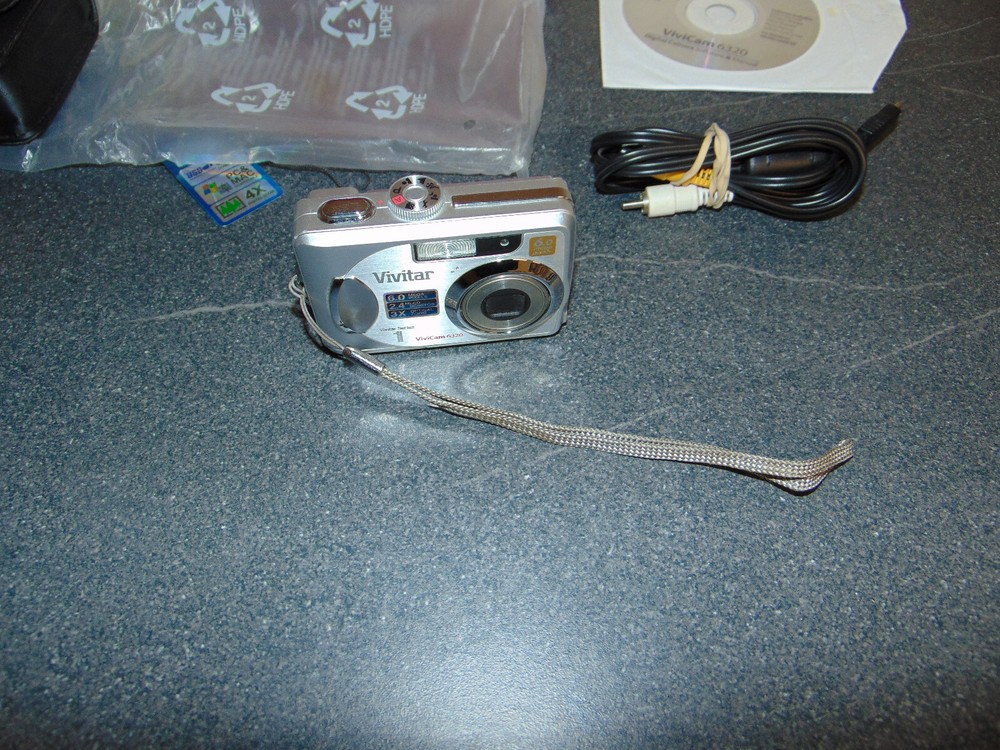 Vivitar Digital Camera Vivicam 6320 6.0MP Silver - Working - Complete