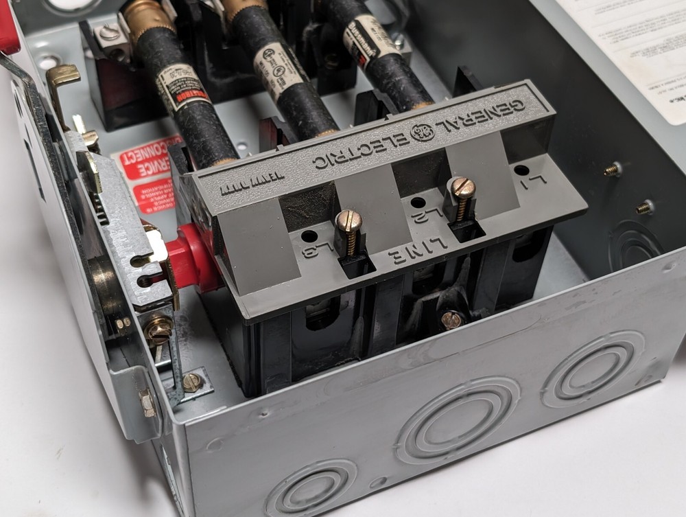 GENERAL ELECTRIC TH3361 Model 10 Safety Switch (USED).