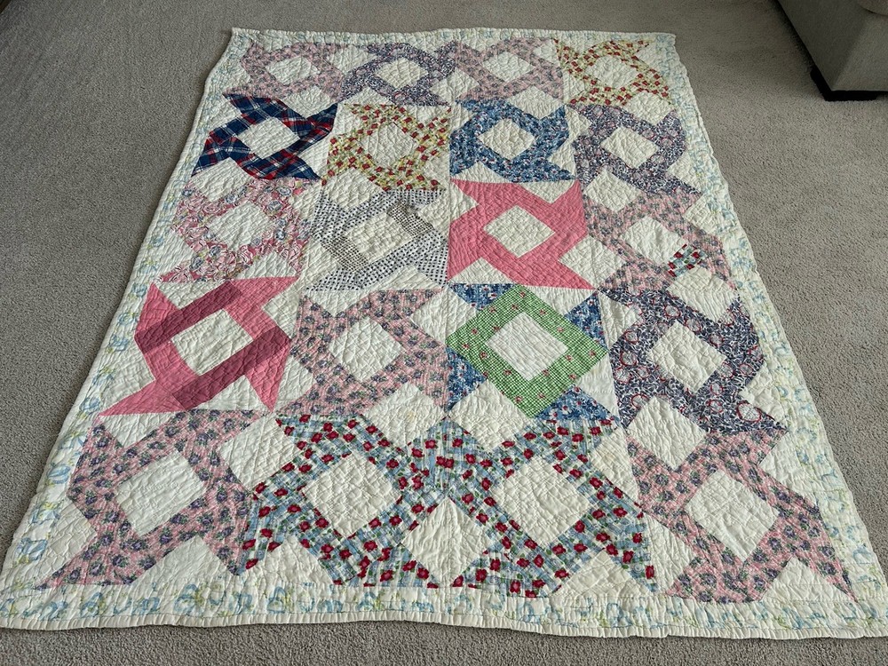 Vtg 1950’s Handmade Patchwork Quilt
