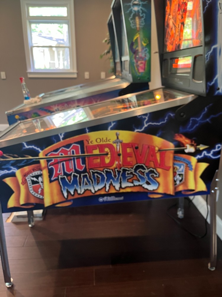 MEDIEVAL MADNESS Pinball Machine - Completely restored condition