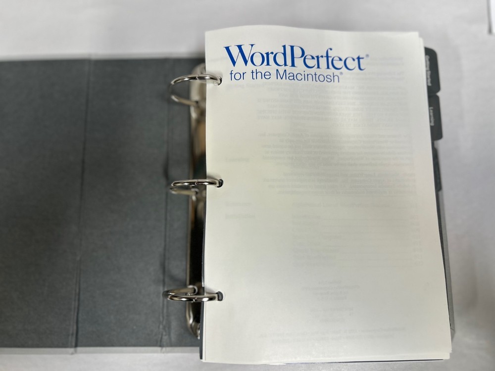 Vintage Word Perfect Computer Software & Manual for Macintosh (A10)
