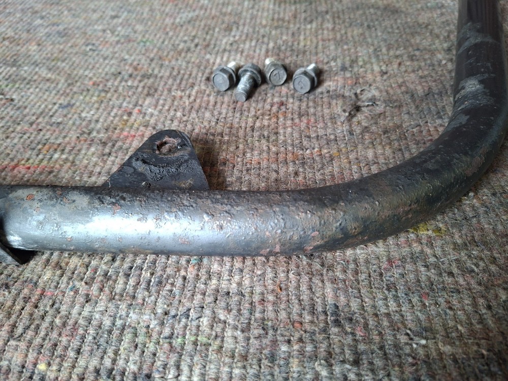 Kawasaki ER5 Lower Right Frame Rail Engine Mount Bracket Support & Fixing Bolts