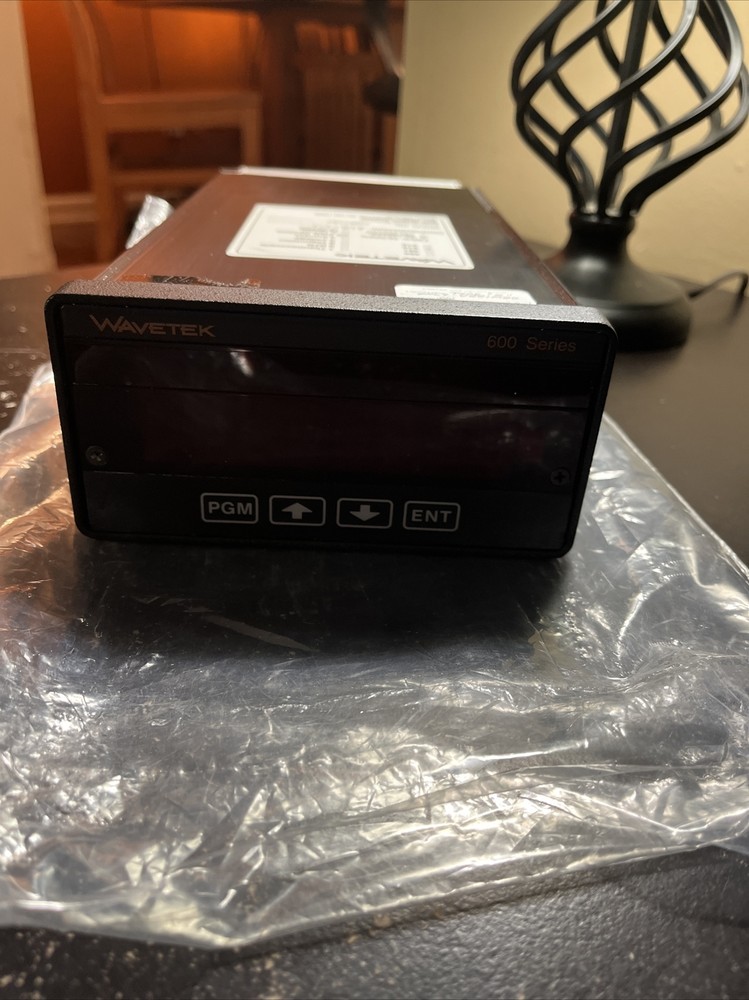 WAVETEK MODEL 610-1-1 FREQUENCY 90-132VAC PROGRAMMABLE THERMOCOUPLE TYPE