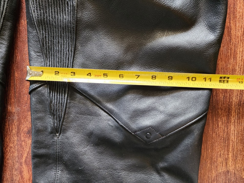 HARLEY-DAVIDSON LEATHER BLACK CHAPS SIZE MEDIUM USED