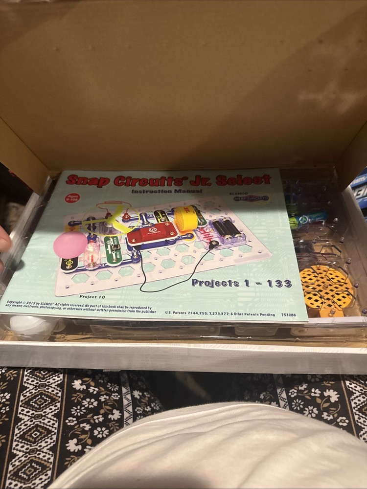 SNAP CIRCUITS JR BY ELENCO - OVER 100 EXCITING PROJECTS
