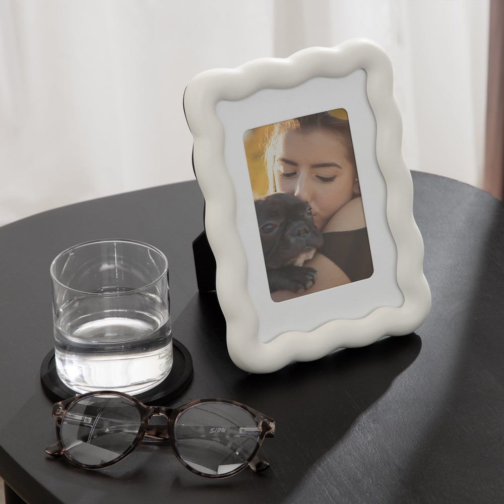 5x7 Wavy Black Picture Frame