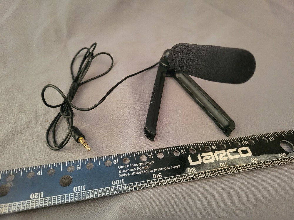 Microphone - Compact Zoom Microphone - ME32 - Nice!