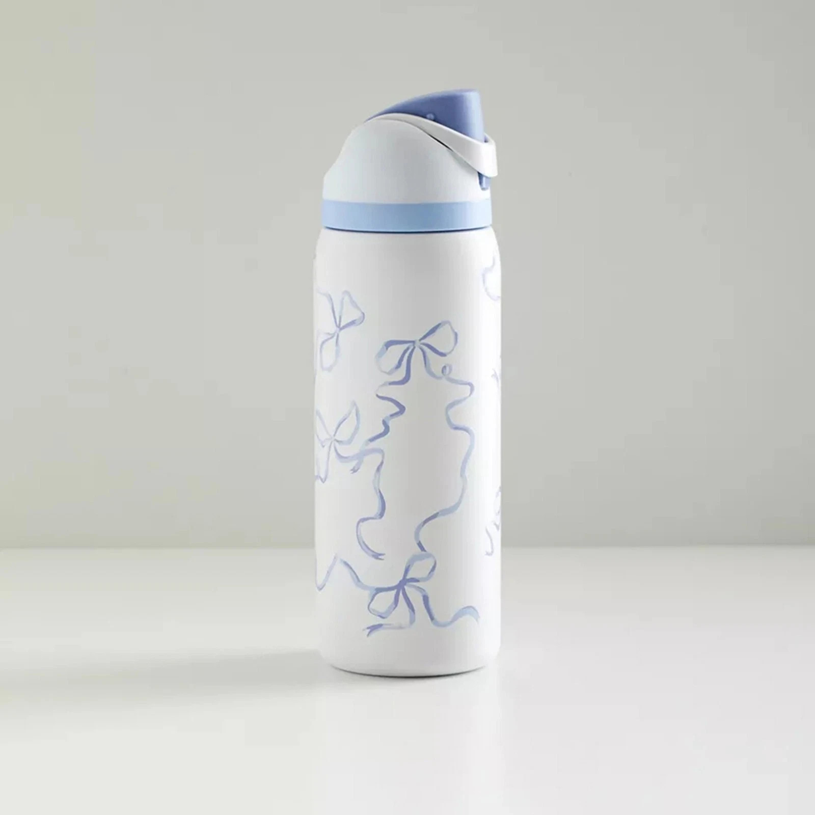 Owala Urban Outfitters Exclusive 32 oz Tied And True Blue Bows Bottle New in Box