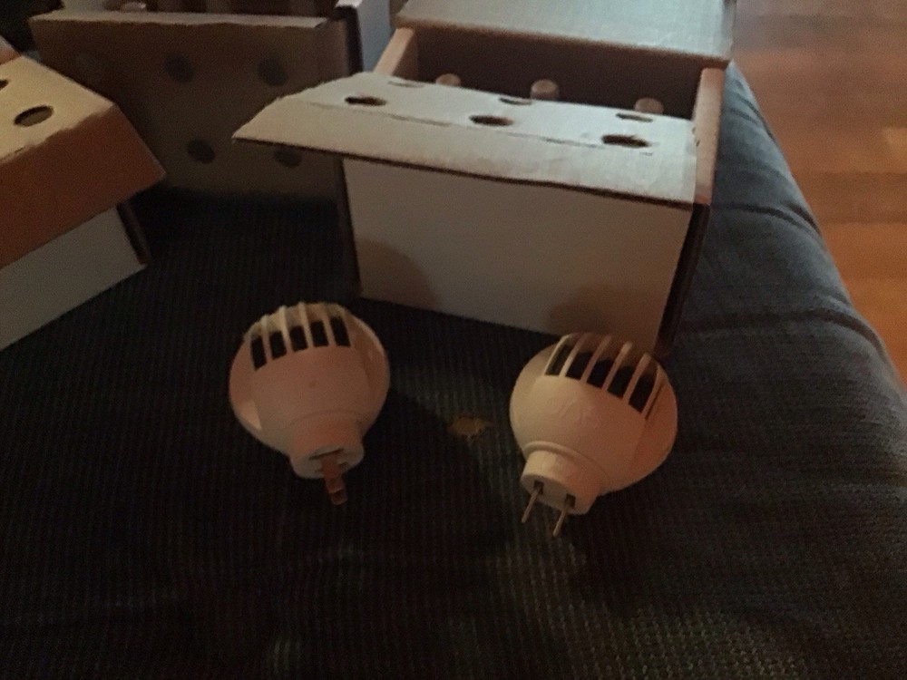 Feliway Enhanced Diffuser And Refill Lot. 2 Diffusers. 16 X 30 Day Refills.
