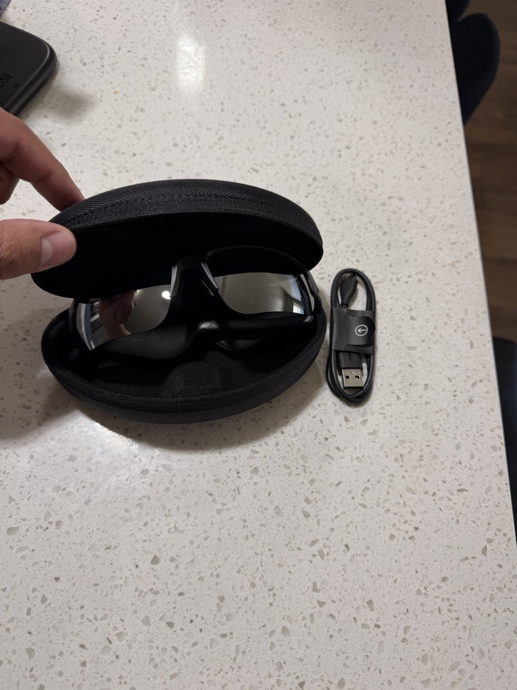 Bose Frames Tempo Smart Glasses Black Bluetooth USB with Case and Charging Cable