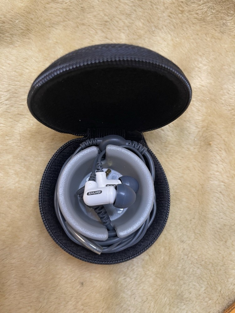 Shure E3cSound Isolating Pro-style Earphones in Case