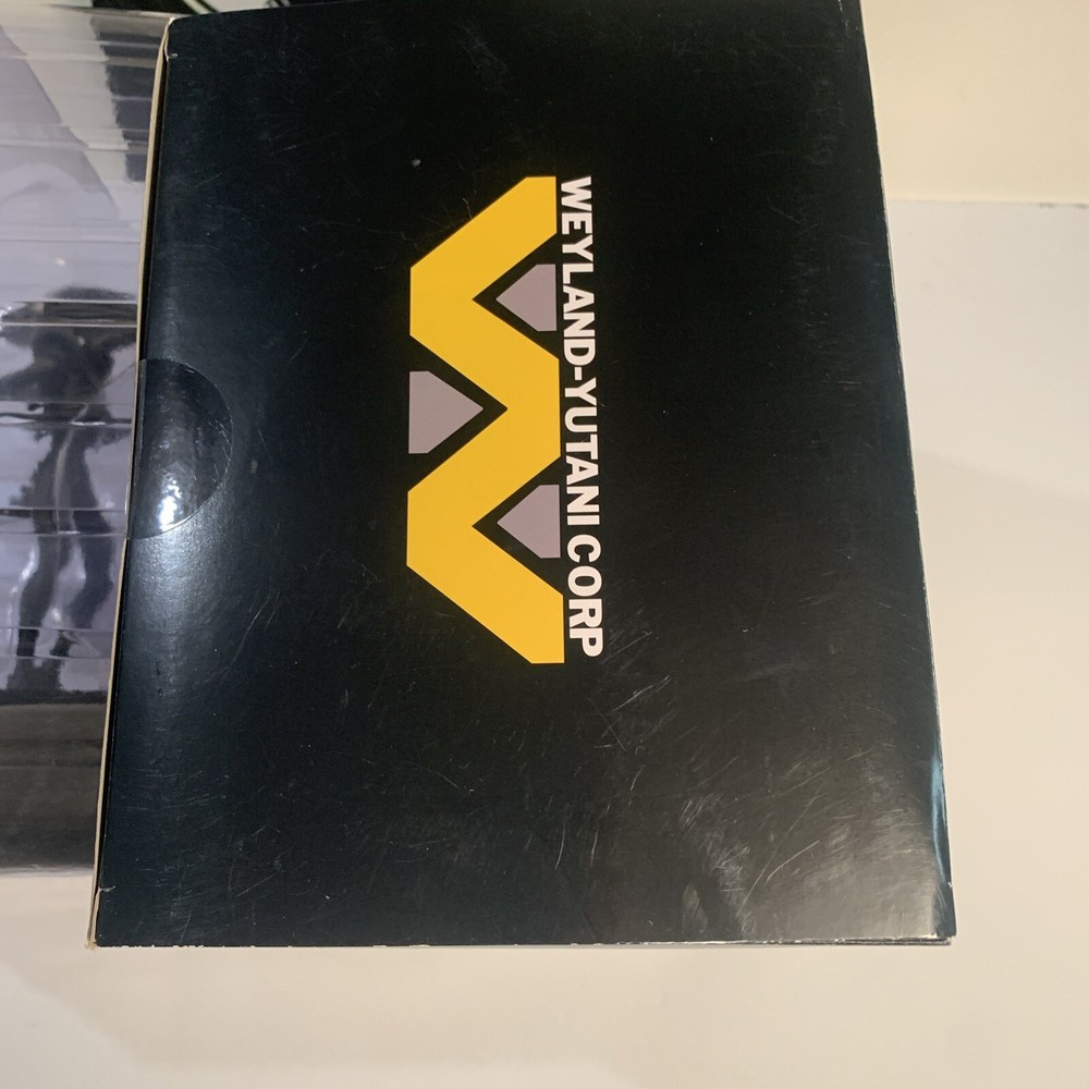 Collector’s Alien Xenomorph Figurine & Numbered.