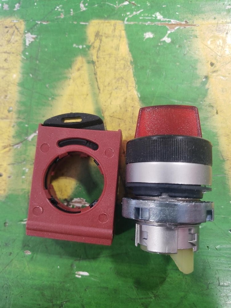 P9MSLZ0R GE Illuminated Selector Switch 3 position (open)