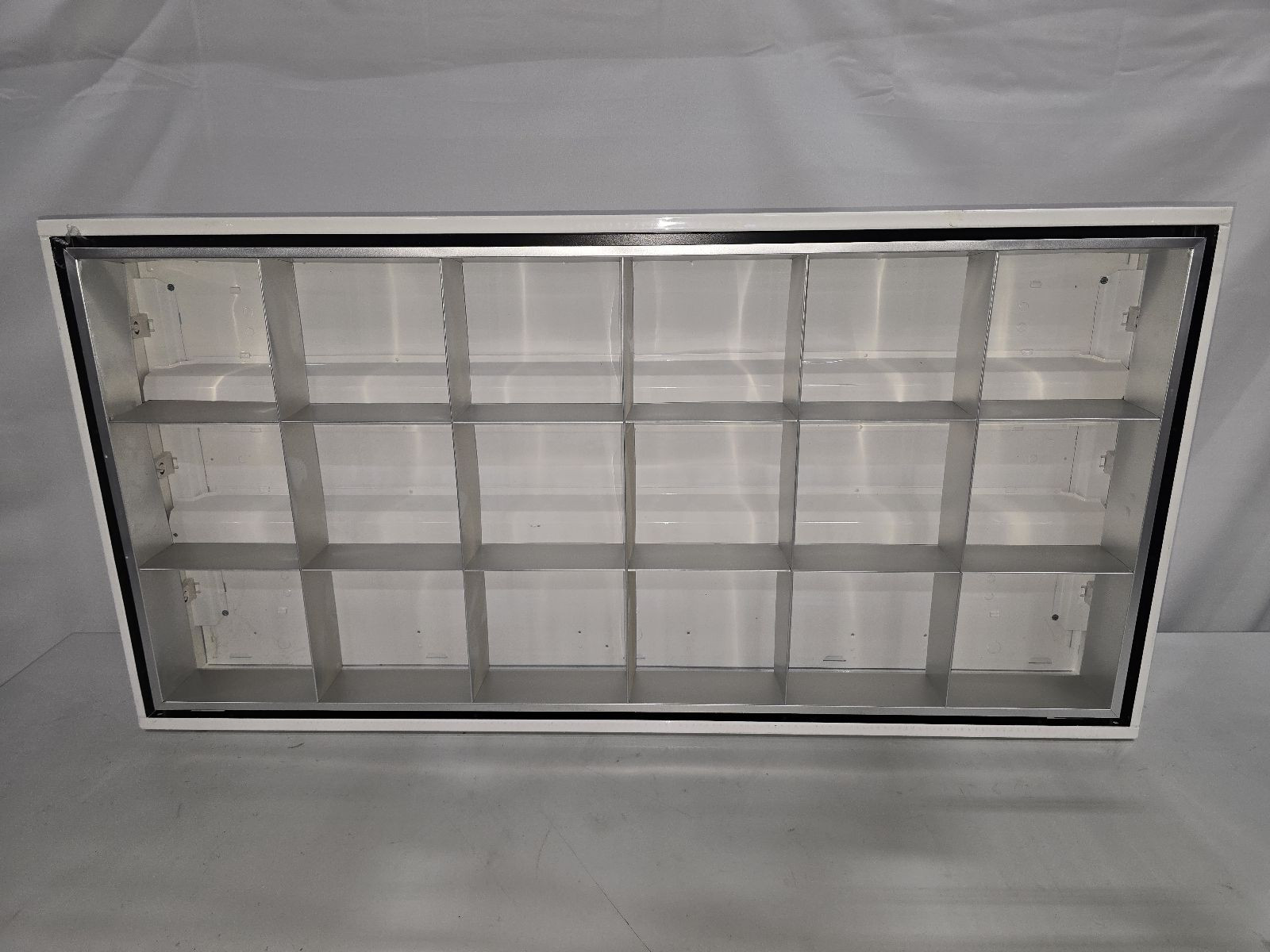 METALUX 2 FT. X 4 FT. SURFACE PARABOLIC, 3 LAMP SLOTS, 32W, 18 CELL, 3