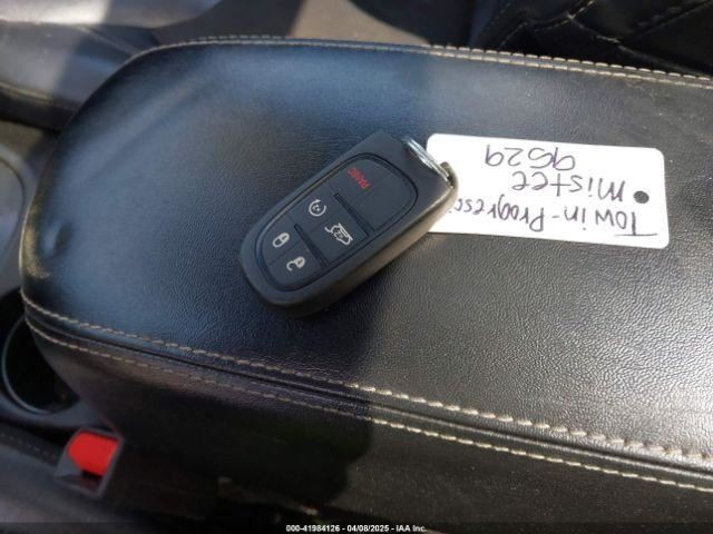 CHEROKEE 2018 Glove Box 4715365