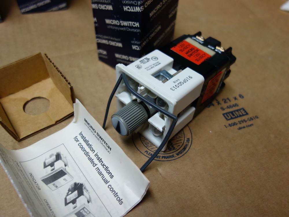 Honeywell Micro Switch 910PGD013 *  NEW