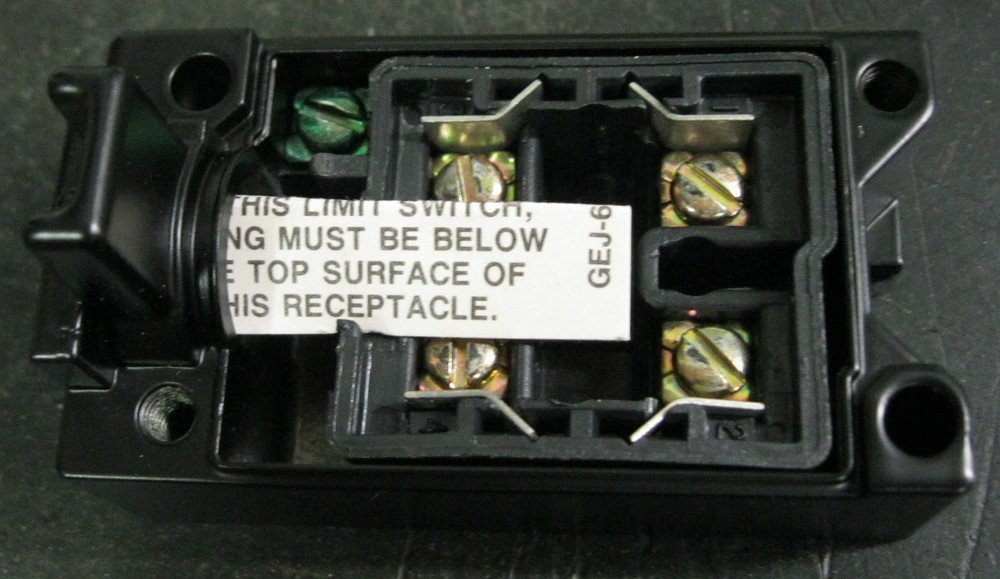 GE CR215GR1 Single Pole Receptacle