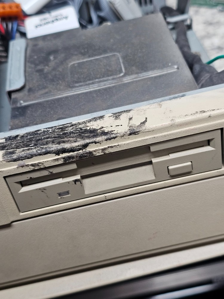 Vintage Digital DEC AlphaStation 200 4/166 Computer Workstation Alpha Tech Spec