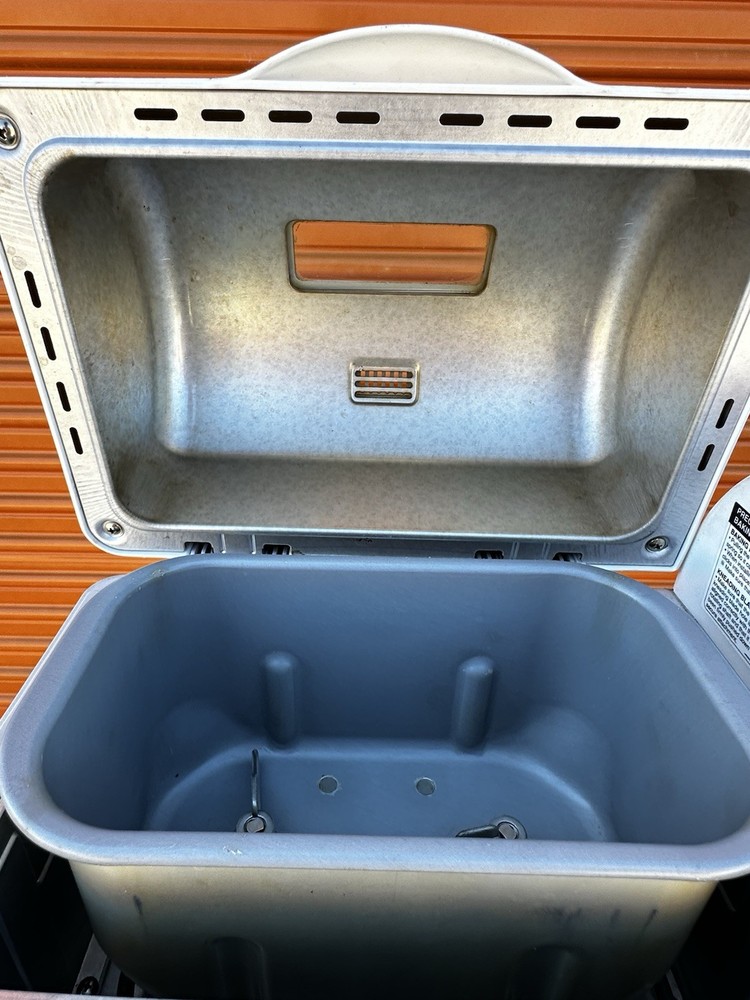 Zojirushi Bread Machine White 2 lb Crust Control Timer Cake Function bbcc-v20