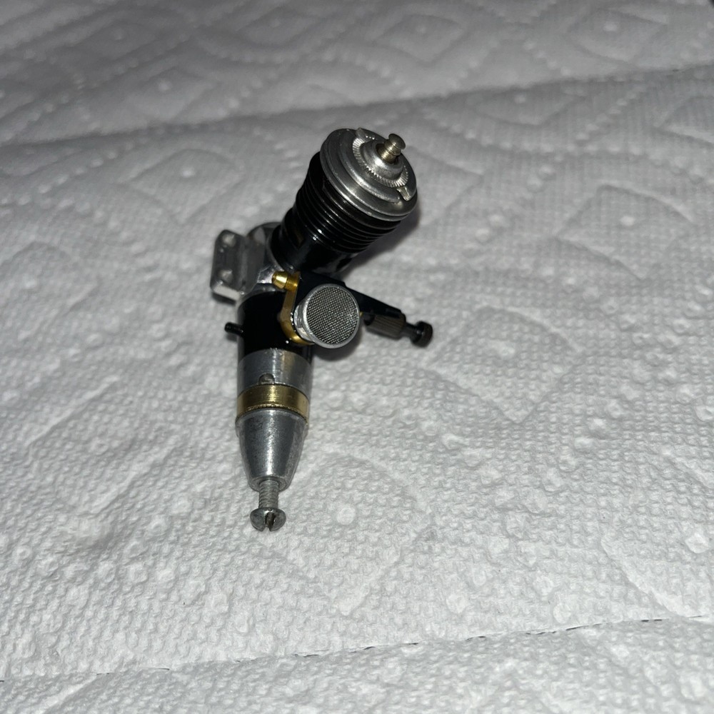 COX .049 Tee Dee model airplane engine