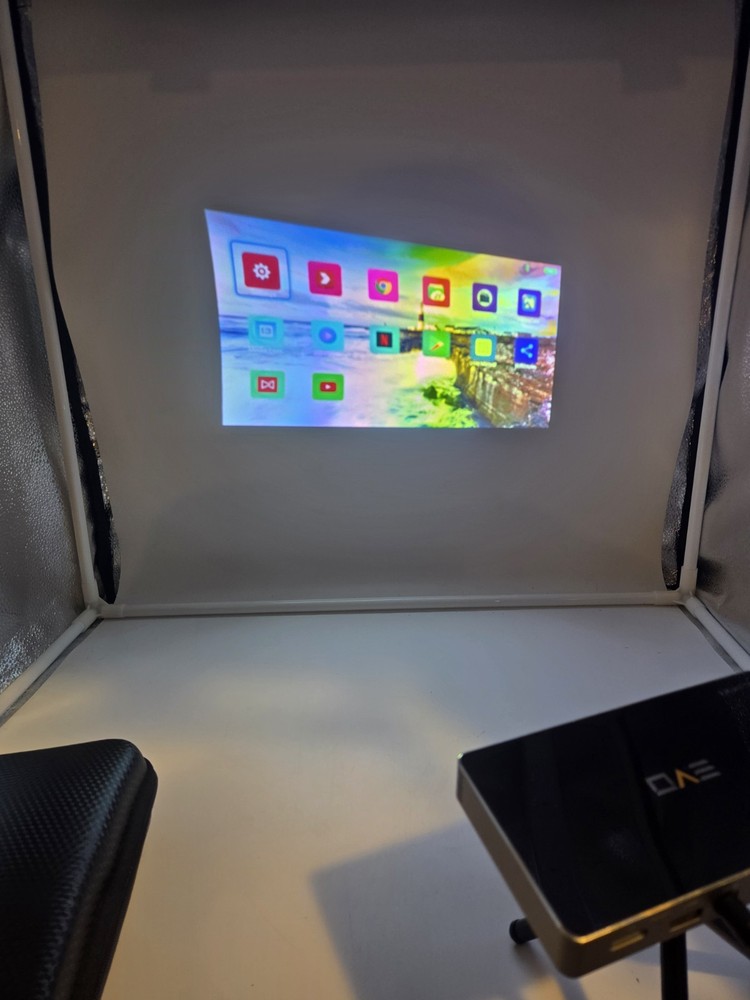 Evo SJ3000 Smart Mini Projector