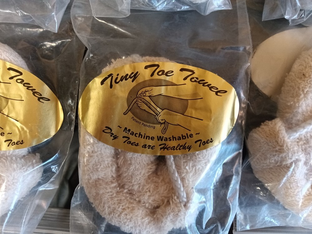 (Bundle!) 20 Tiny Toe Towels (Machine Washable)