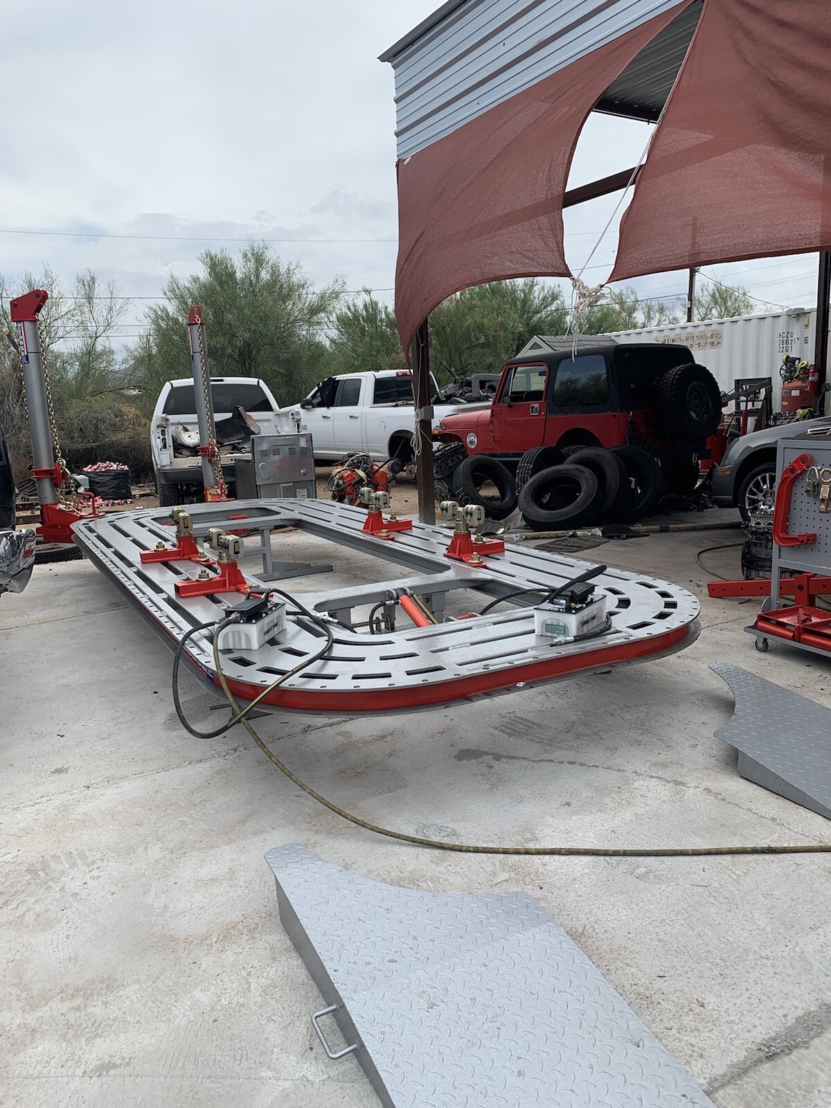 Frame Machine 21 feet 3 towers with tools Chief, car o liner